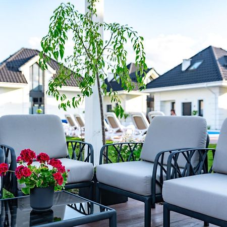 Family Resort Ustka - Domki Dwupoziomowe Z Basenem Екстер'єр фото
