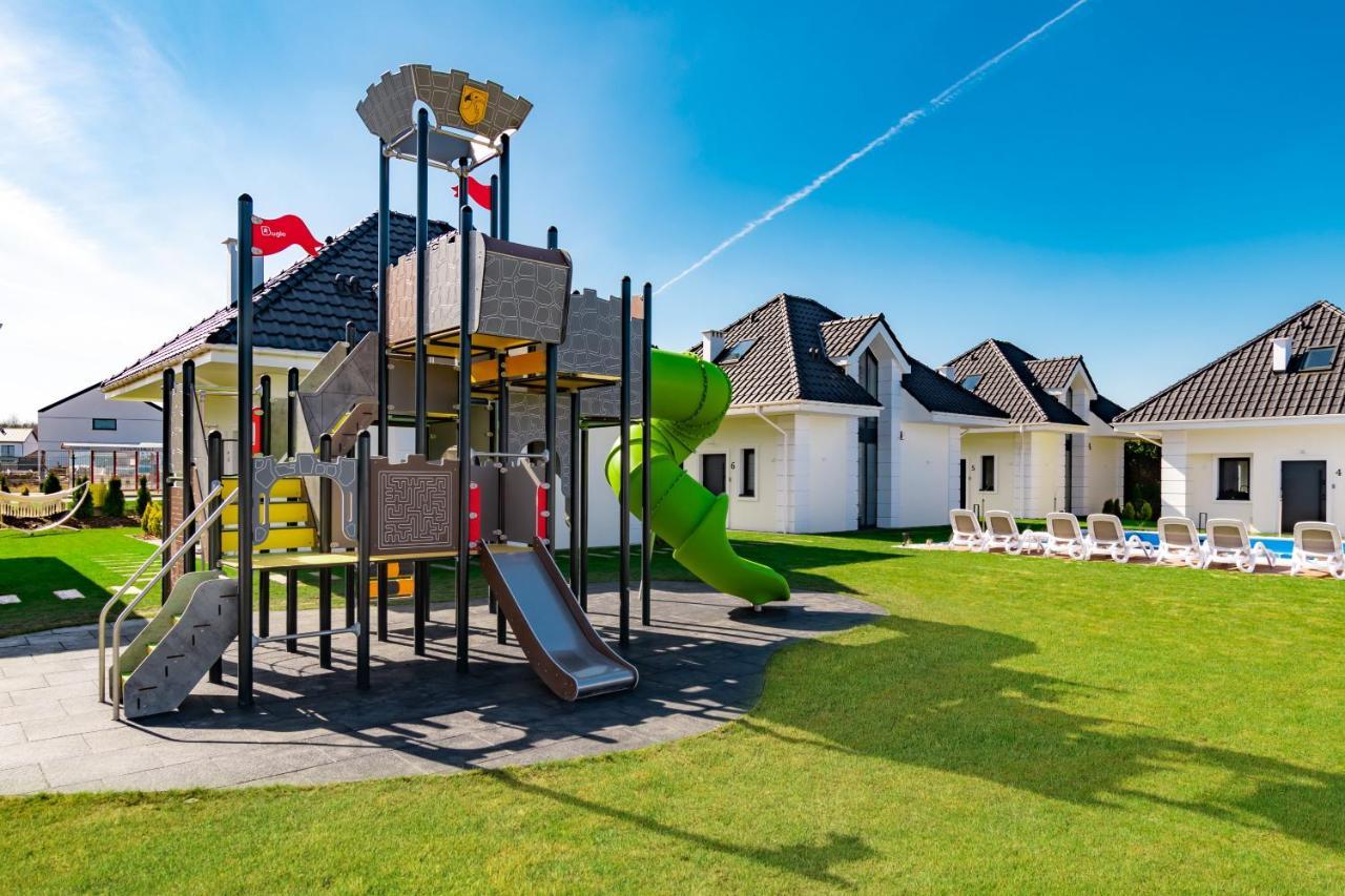 Family Resort Ustka - Domki Dwupoziomowe Z Basenem Екстер'єр фото