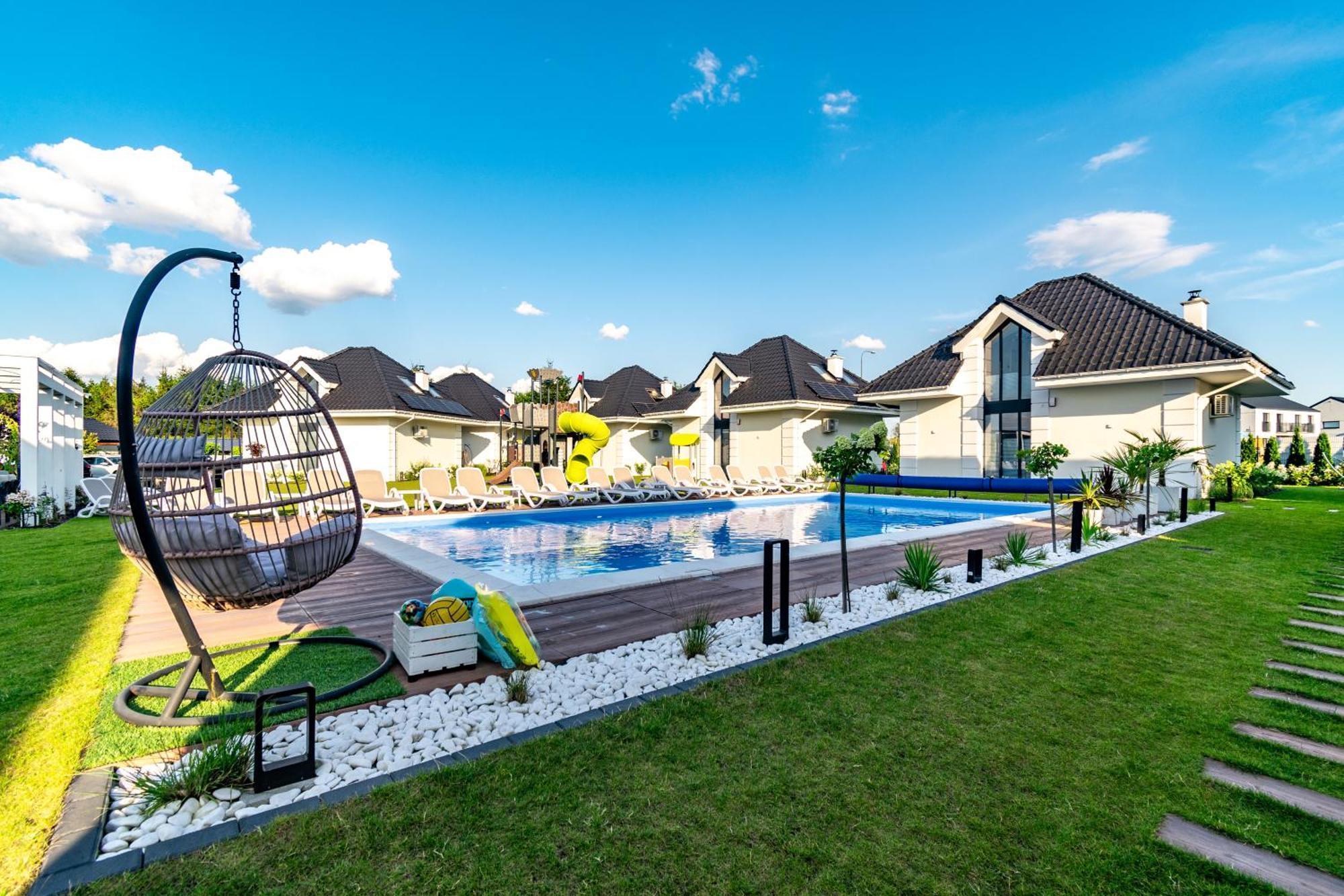 Family Resort Ustka - Domki Dwupoziomowe Z Basenem Екстер'єр фото