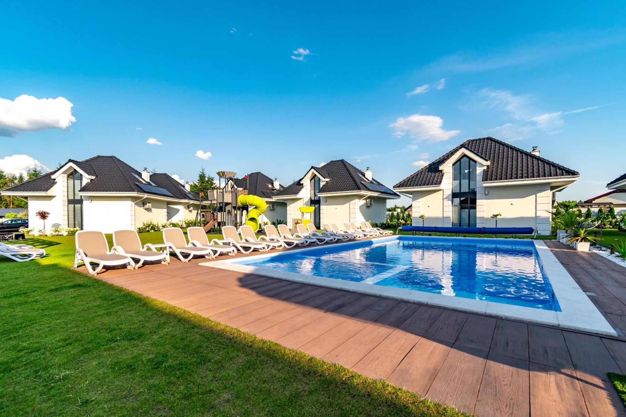 Family Resort Ustka - Domki Dwupoziomowe Z Basenem Екстер'єр фото