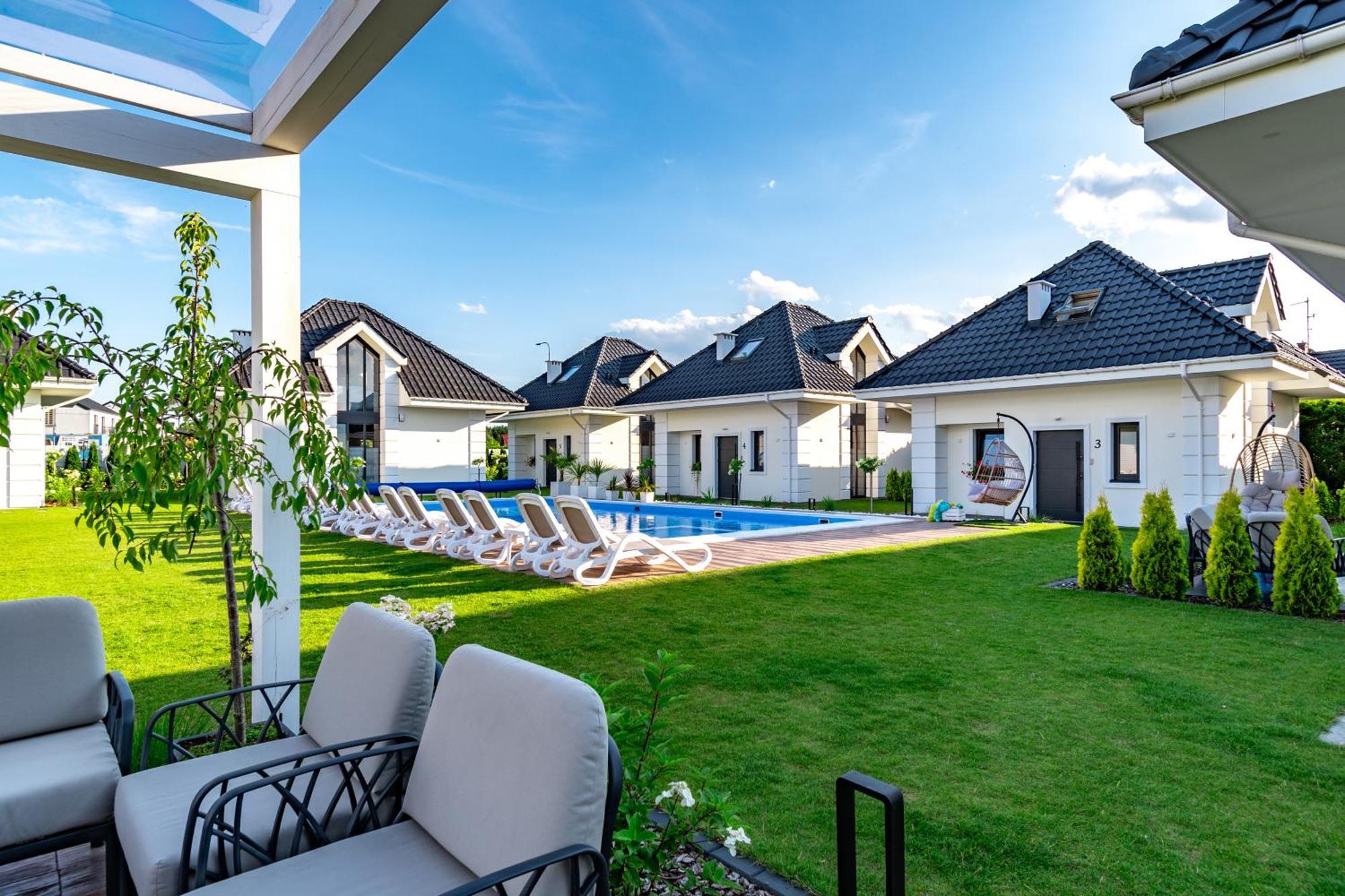 Family Resort Ustka - Domki Dwupoziomowe Z Basenem Екстер'єр фото