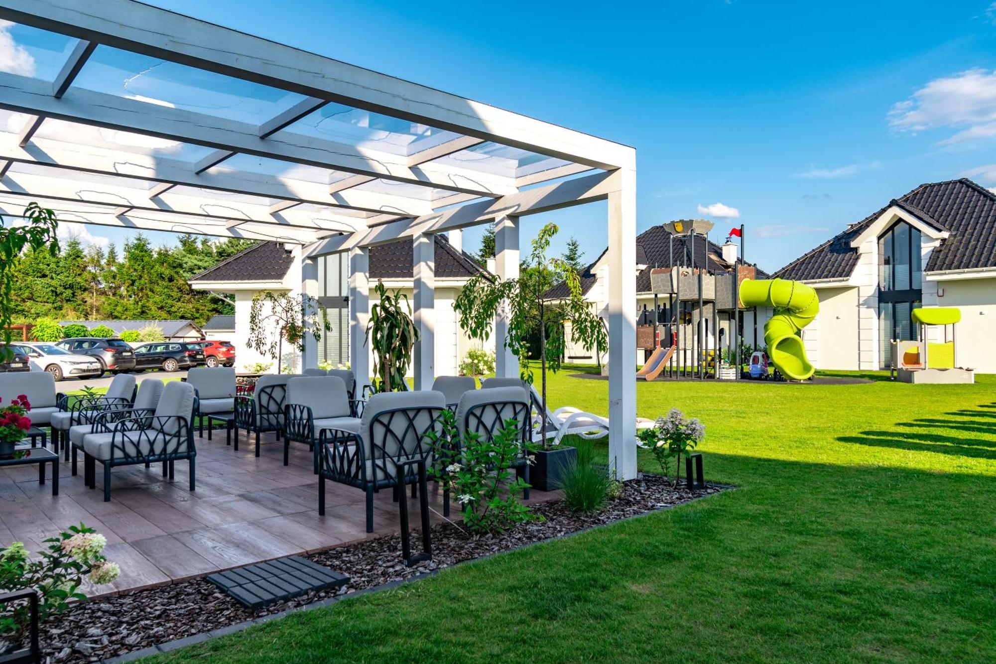 Family Resort Ustka - Domki Dwupoziomowe Z Basenem Екстер'єр фото